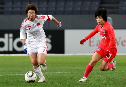 包含东亚足球盛会：女性选手积极备战冠军奖的词条