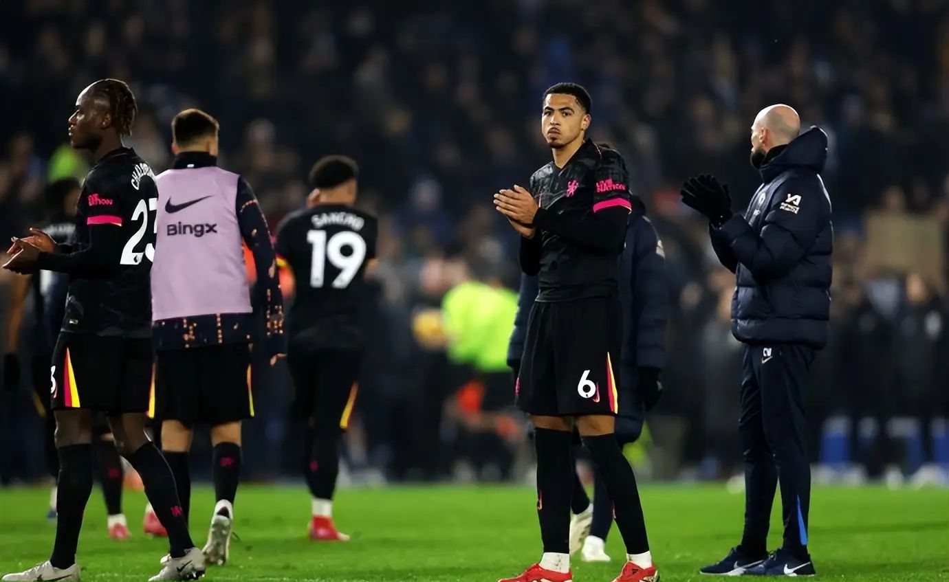 切尔西客场逼平西布朗，榜首位置不变