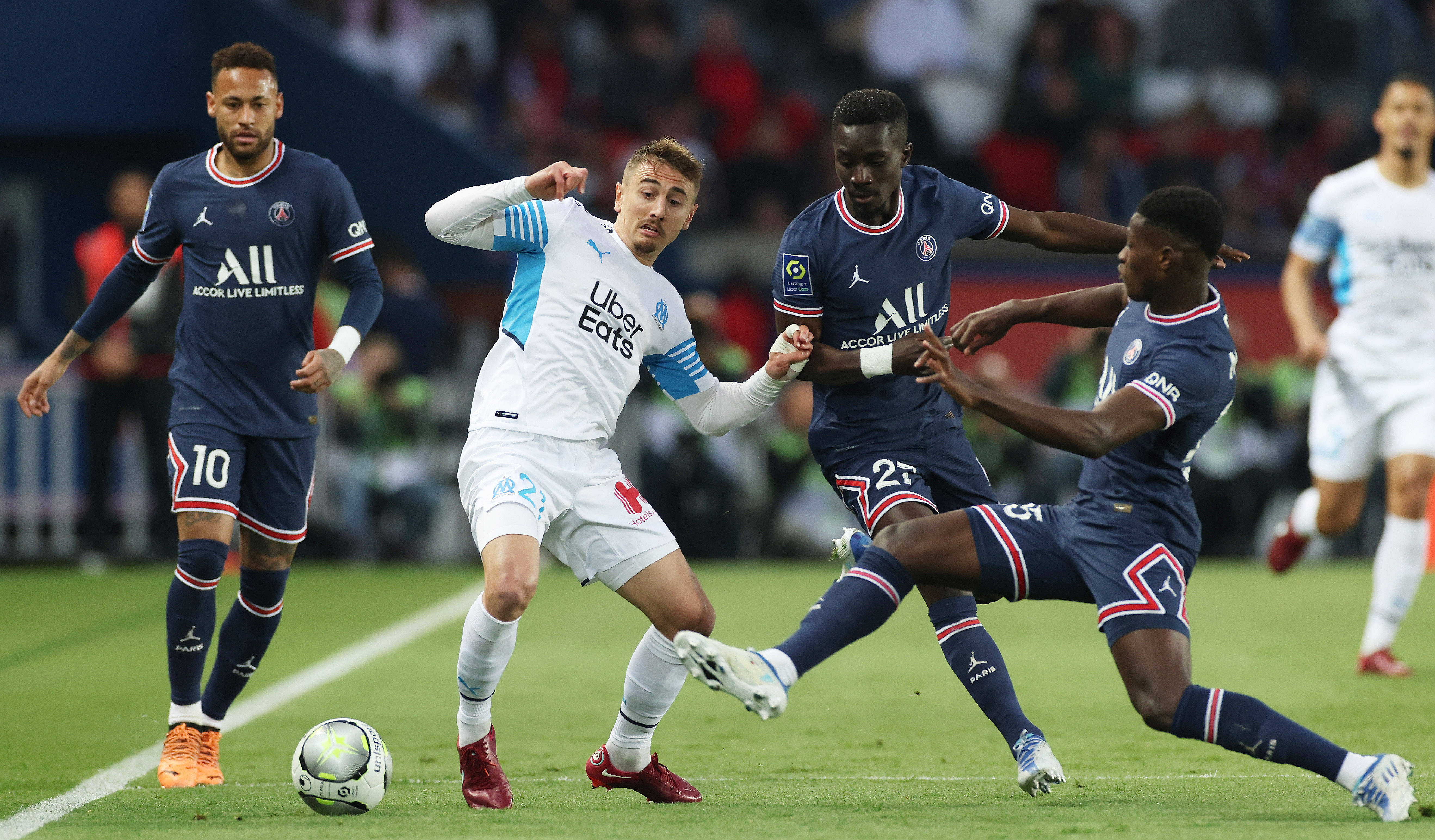 包含巴黎圣日耳曼将客场挑战对手马赛，全力争胜的词条