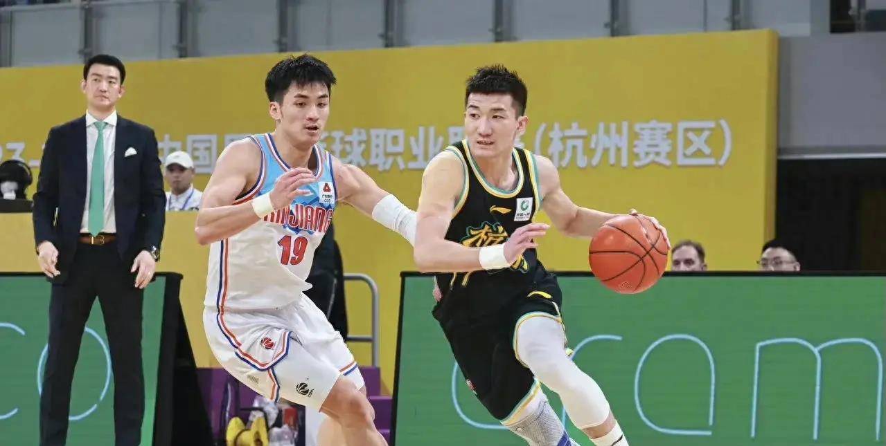 新疆男篮迅猛进攻，再陷对手