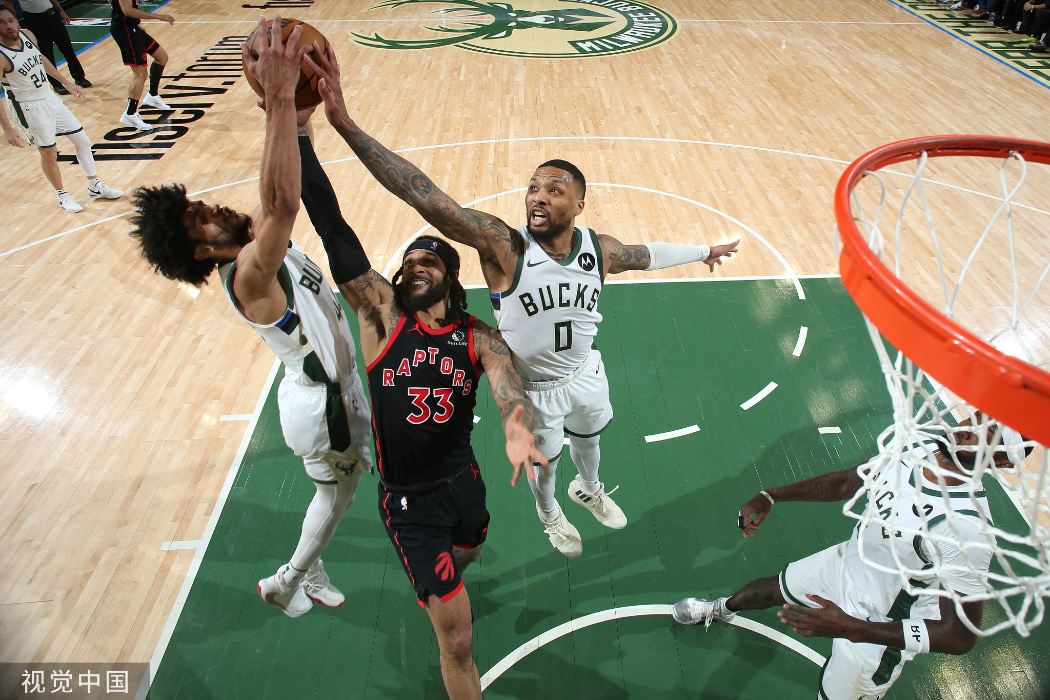 雄鹿主场击败公牛,保持领先 雄鹿主场击败公牛,保持领先