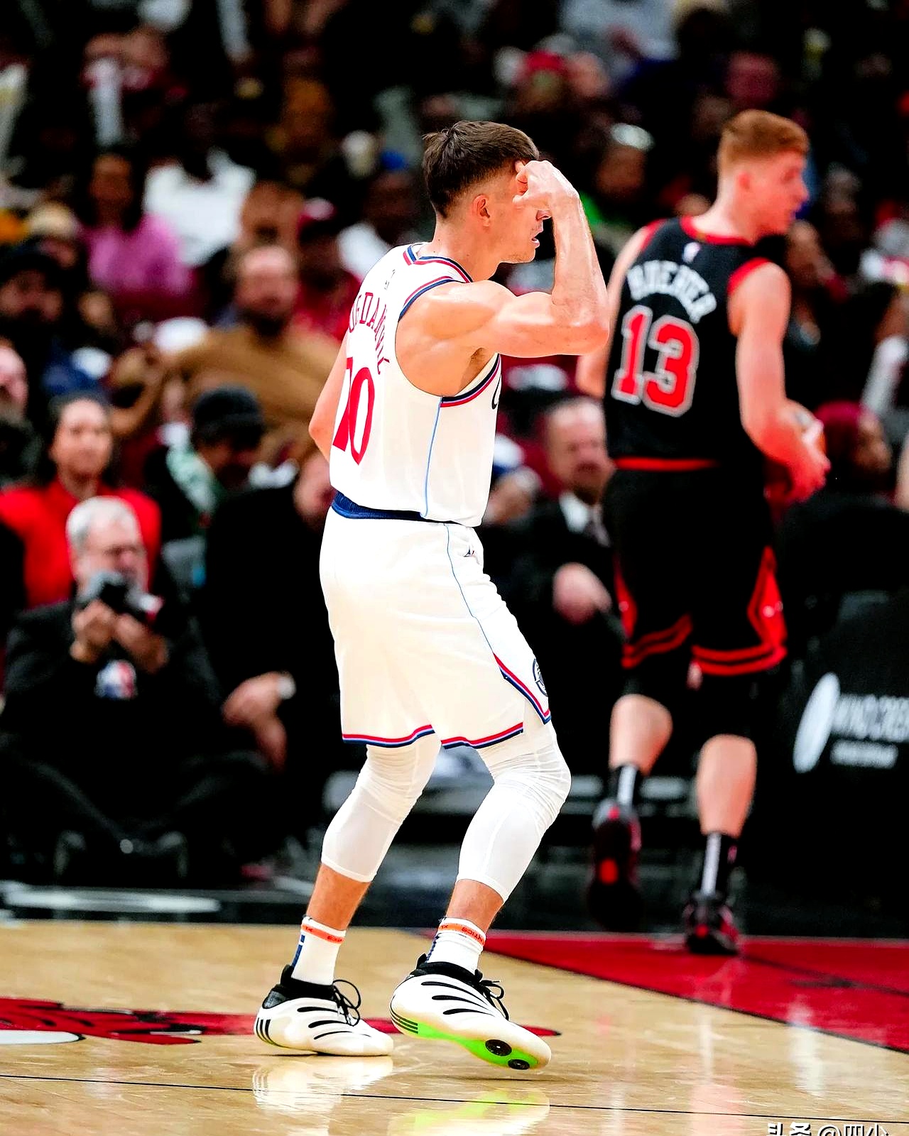 包含公牛主场惊险击败老鹰,保住季后赛席位的词条 包含公牛主场惊险击败老鹰,保住季后赛席位的词条