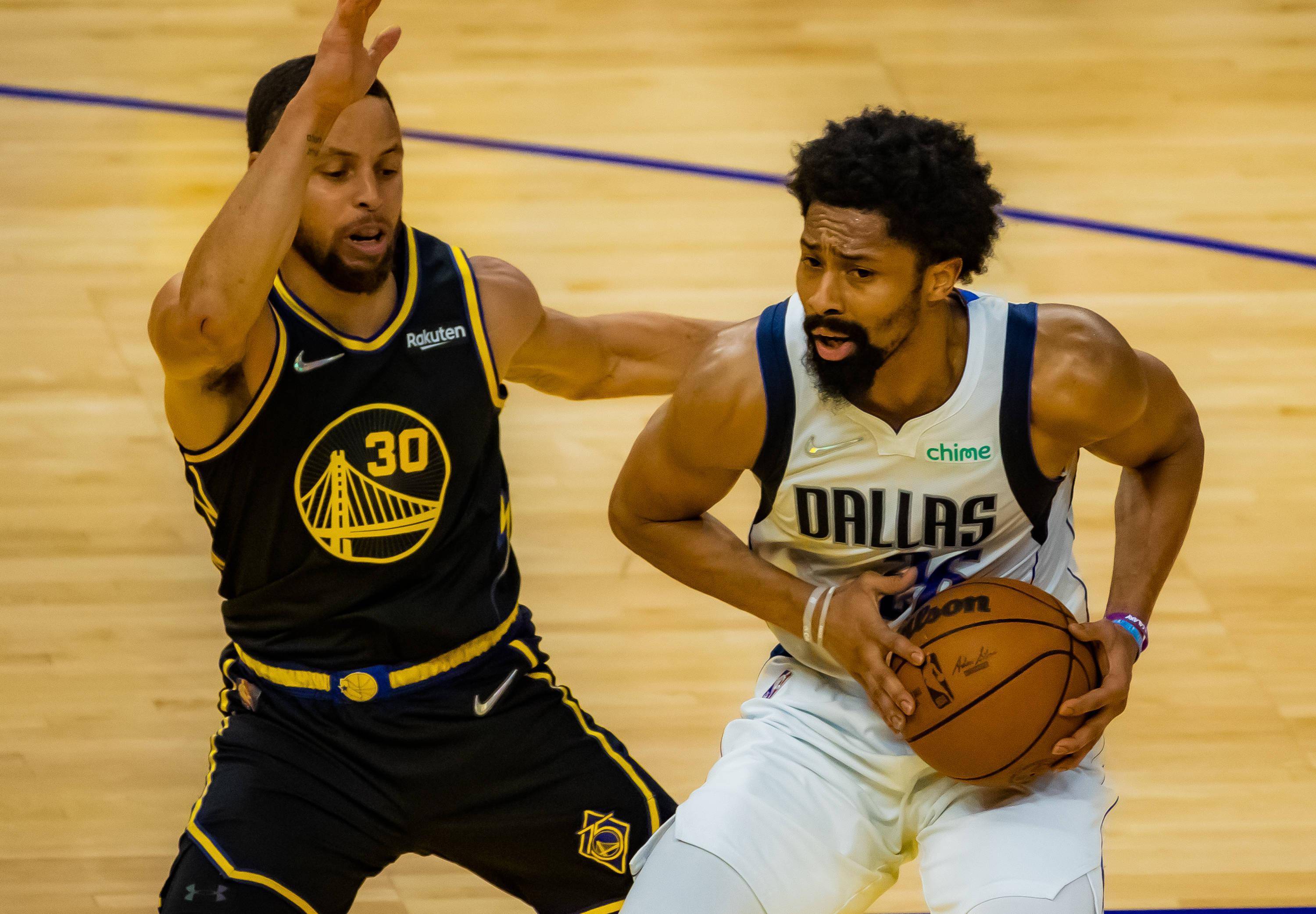 快船险胜鹈鹕保持不败 快船险胜鹈鹕保持不败