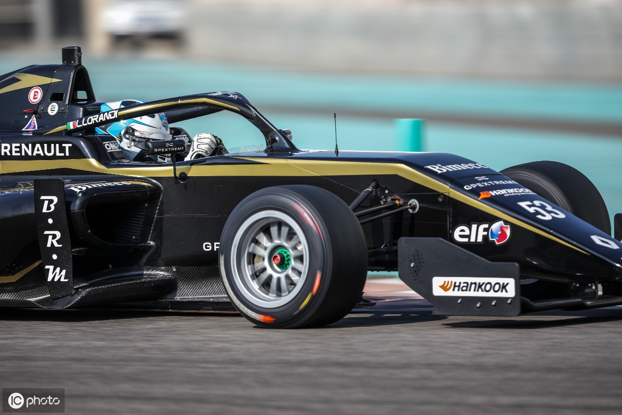 雷诺车队险胜威廉姆斯，佩雷兹带队取胜