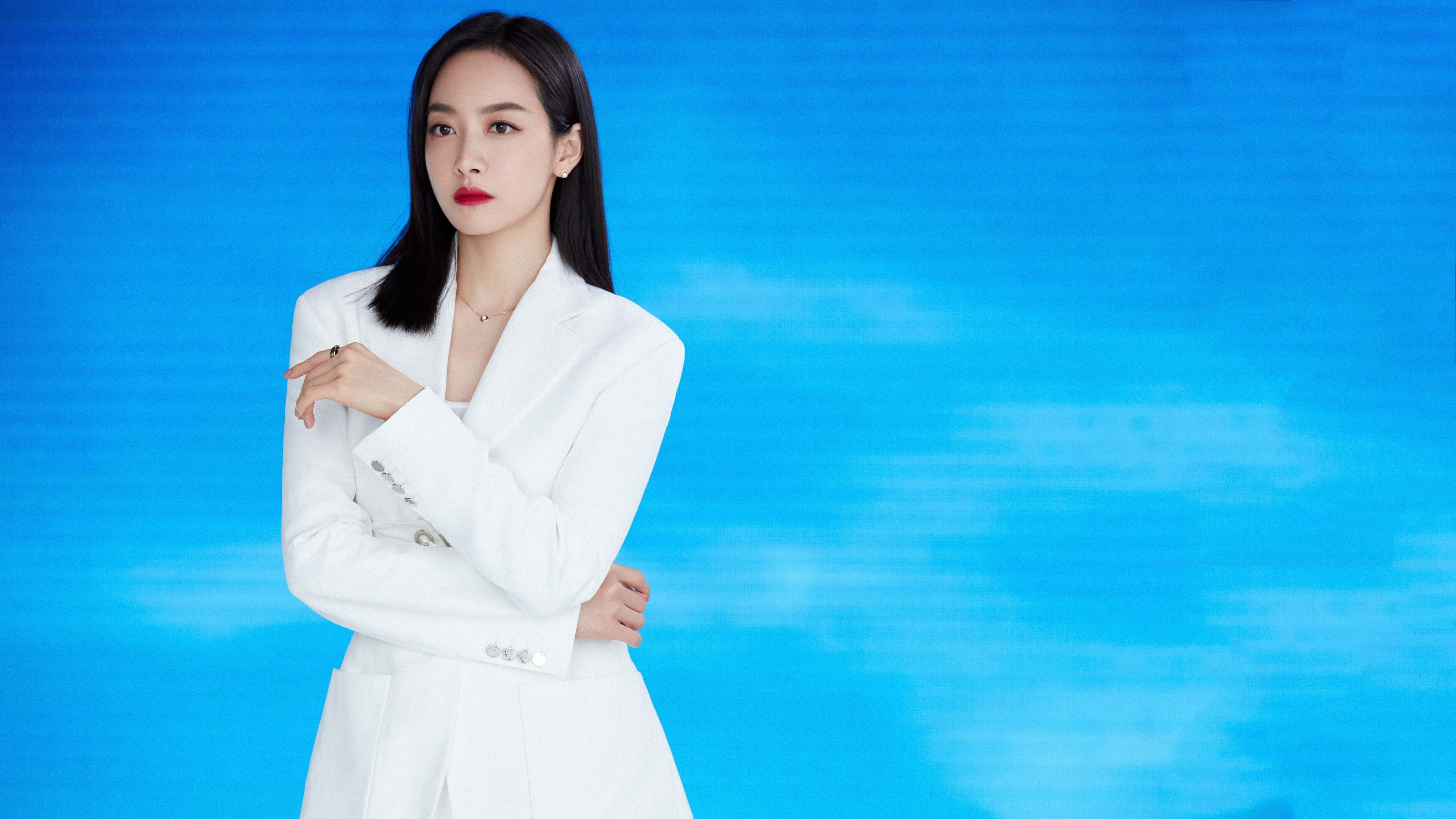 皮克队长领军，哥伦比亚力克冰岛获关键胜利