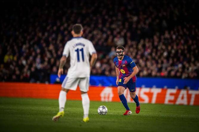 秘鲁对阵冰岛，阿尔瓦雷斯关键进球定乾坤