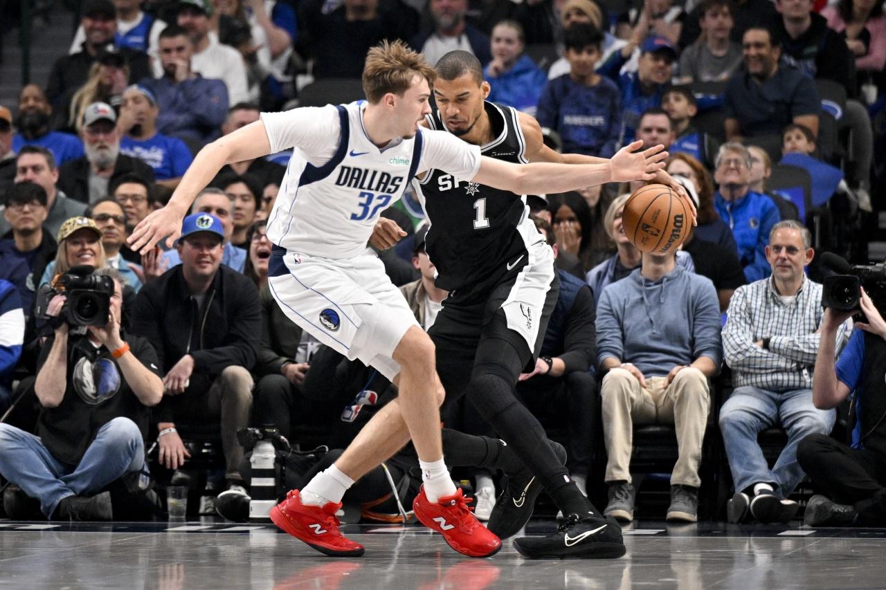 独行侠对阵勇士，马克西点燃赛场