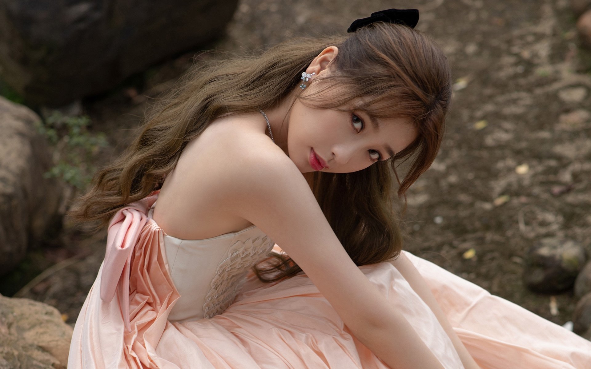 浓眉闪耀全场无争议，尼克斯鏖战力克篮网—NBA赛场双星辉映